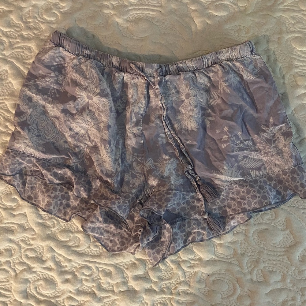 Cute lavender shorts with white flowers